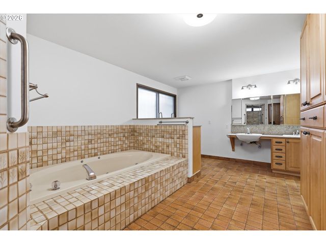 15306 Se HARRISON St, Portland, OR 97233