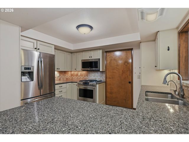 15306 Se HARRISON St, Portland, OR 97233