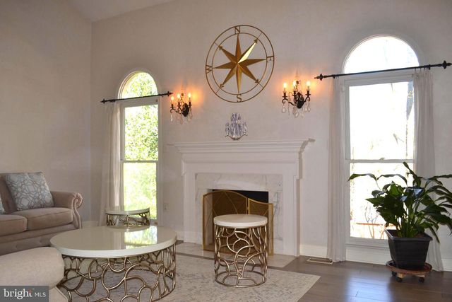 7407 CRESTBERRY LN, Bethesda, MD 20817