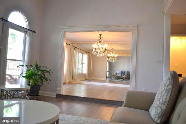 7407 CRESTBERRY LN, Bethesda, MD 20817