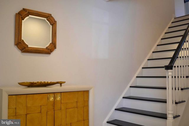 7407 CRESTBERRY LN, Bethesda, MD 20817