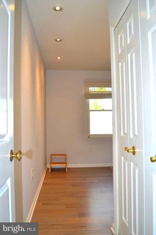 7407 CRESTBERRY LN, Bethesda, MD 20817