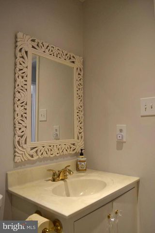 7407 CRESTBERRY LN, Bethesda, MD 20817