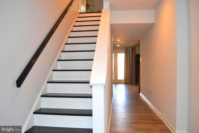 7407 CRESTBERRY LN, Bethesda, MD 20817