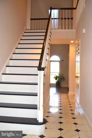 7407 CRESTBERRY LN, Bethesda, MD 20817