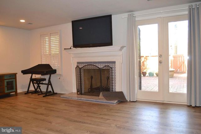 7407 CRESTBERRY LN, Bethesda, MD 20817