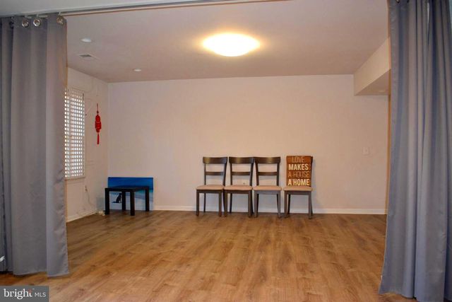 7407 CRESTBERRY LN, Bethesda, MD 20817