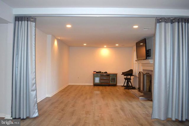 7407 CRESTBERRY LN, Bethesda, MD 20817