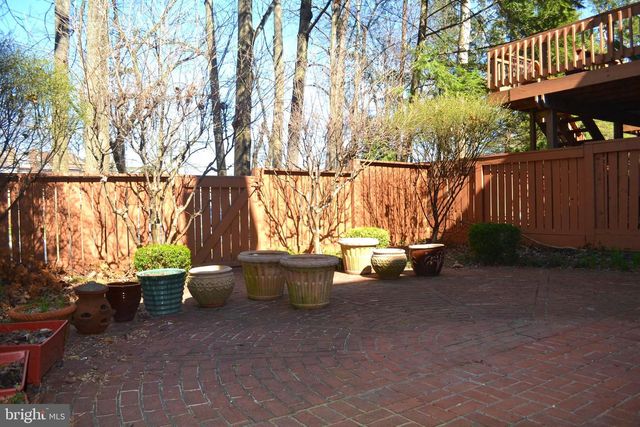 7407 CRESTBERRY LN, Bethesda, MD 20817