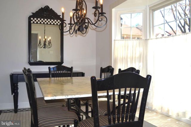 7407 CRESTBERRY LN, Bethesda, MD 20817