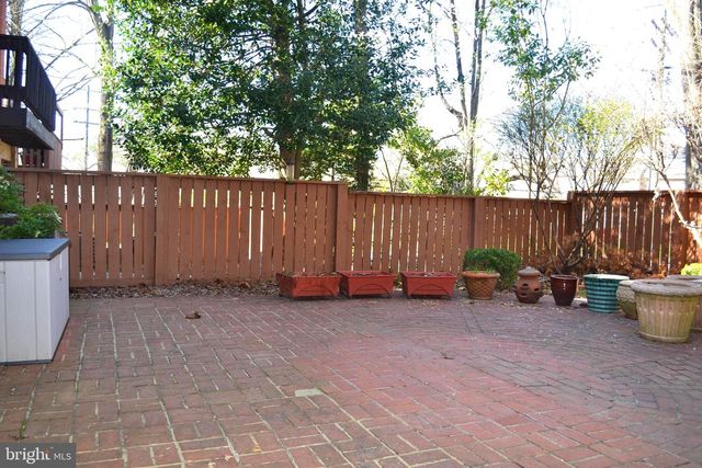 7407 CRESTBERRY LN, Bethesda, MD 20817