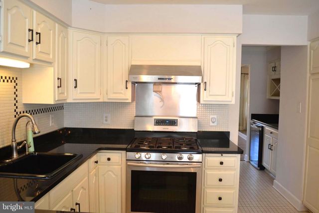 7407 CRESTBERRY LN, Bethesda, MD 20817