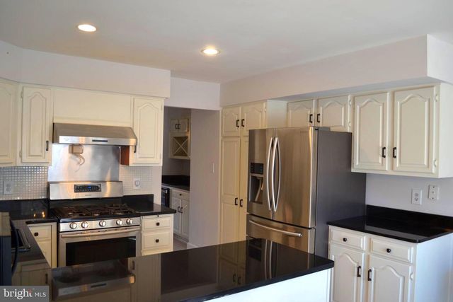 7407 CRESTBERRY LN, Bethesda, MD 20817