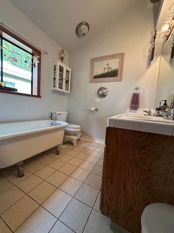 601 McMullen Creek Road, Selma, OR 97538