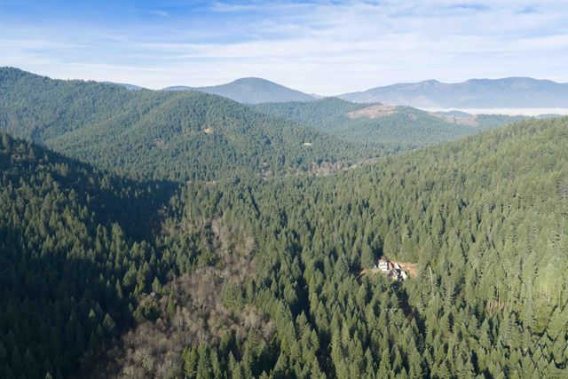 601 McMullen Creek Road, Selma, OR 97538