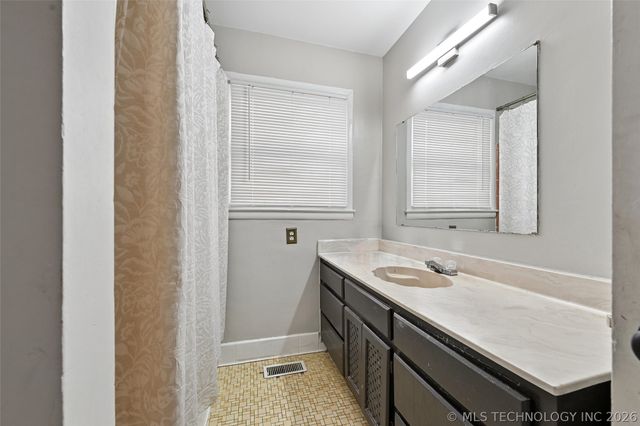 5154 S 34th West Avenue, Tulsa, OK 74107