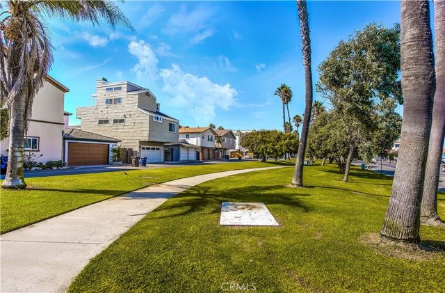 16862 12th St 1, Sunset Beach, CA 90742