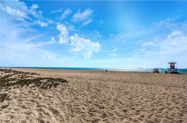 16862 12th St 1, Sunset Beach, CA 90742