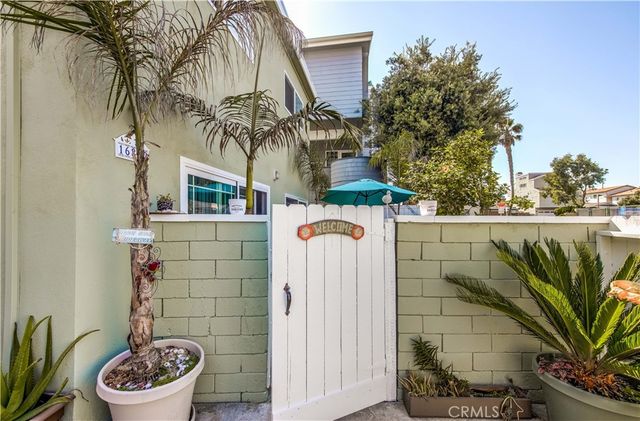 16862 12th St 1, Sunset Beach, CA 90742