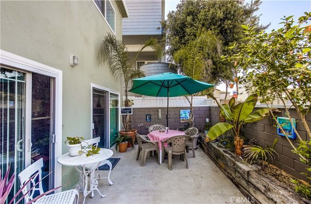 16862 12th St 1, Sunset Beach, CA 90742