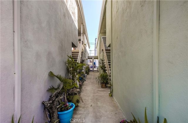 16862 12th St 1, Sunset Beach, CA 90742