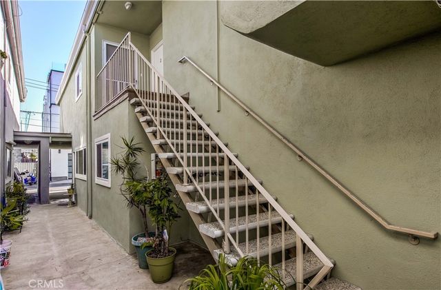 16862 12th St 1, Sunset Beach, CA 90742