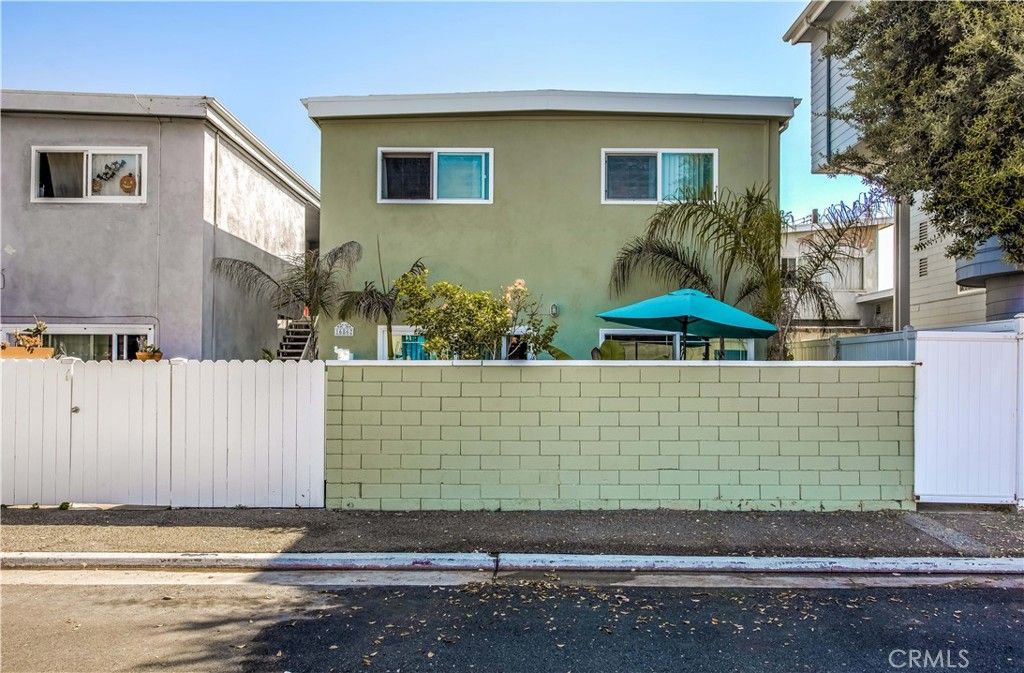 16862 12th St 1, Sunset Beach, CA 90742