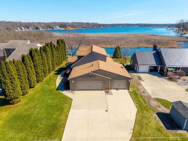 195 Lane 230a Jimmerson Lk, Angola, IN 46703