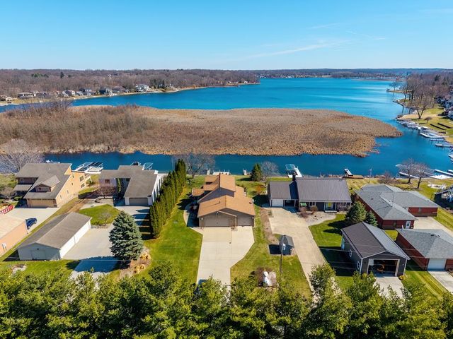 195 Lane 230a Jimmerson Lk, Angola, IN 46703