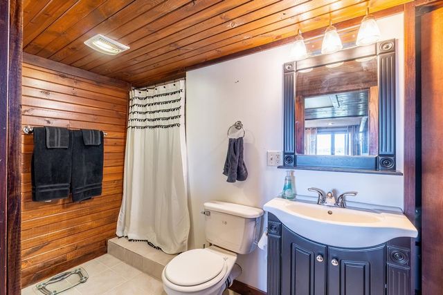 195 Lane 230a Jimmerson Lk, Angola, IN 46703