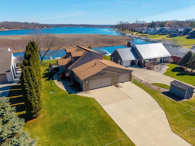 195 Lane 230a Jimmerson Lk, Angola, IN 46703