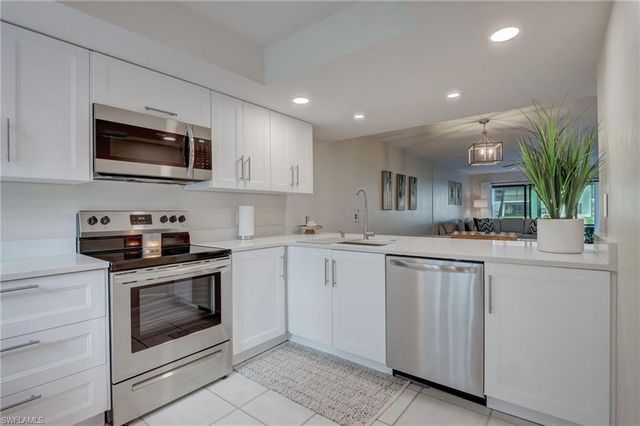 4610 Chantelle DR # P103, Naples, FL 34112