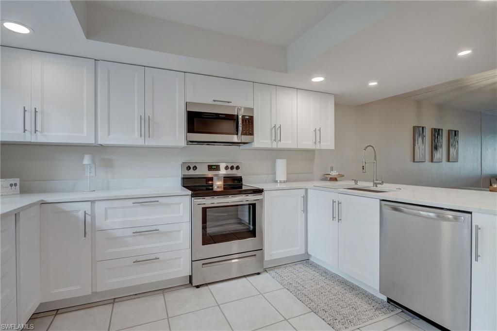 4610 Chantelle DR # P103, Naples, FL 34112