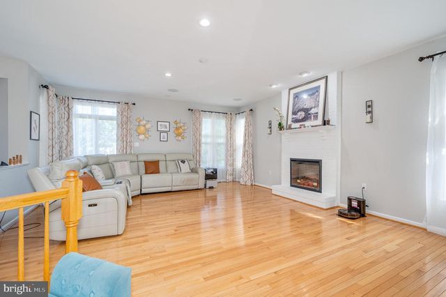 2410 DAKOTA LAKES DR, Herndon, VA 20171