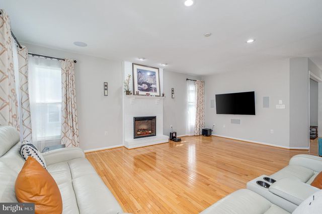 2410 DAKOTA LAKES DR, Herndon, VA 20171