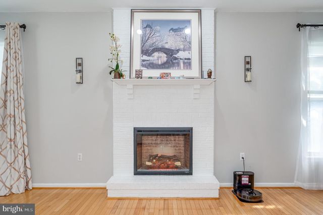 2410 DAKOTA LAKES DR, Herndon, VA 20171