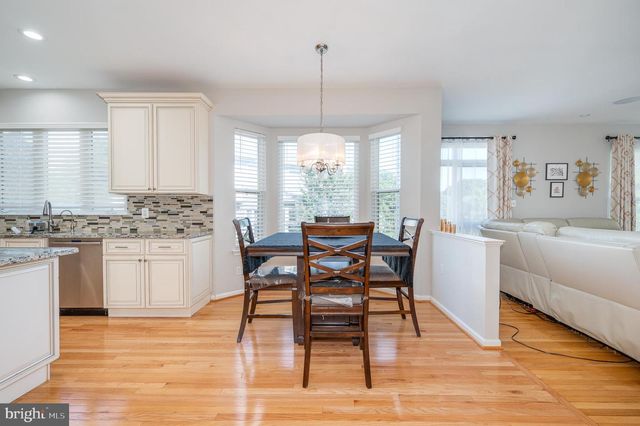 2410 DAKOTA LAKES DR, Herndon, VA 20171