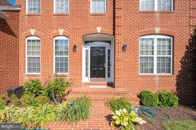 2410 DAKOTA LAKES DR, Herndon, VA 20171