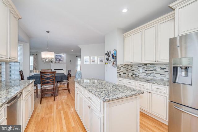 2410 DAKOTA LAKES DR, Herndon, VA 20171
