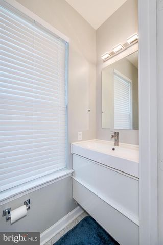 2410 DAKOTA LAKES DR, Herndon, VA 20171