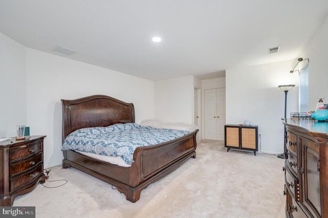 2410 DAKOTA LAKES DR, Herndon, VA 20171