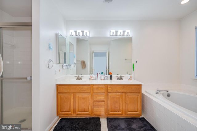 2410 DAKOTA LAKES DR, Herndon, VA 20171