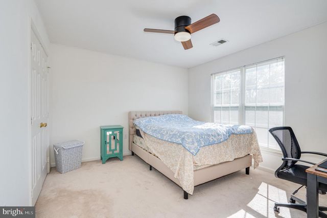 2410 DAKOTA LAKES DR, Herndon, VA 20171