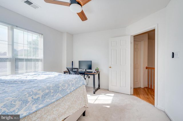 2410 DAKOTA LAKES DR, Herndon, VA 20171