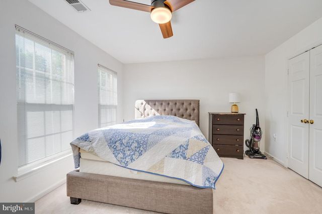 2410 DAKOTA LAKES DR, Herndon, VA 20171