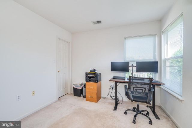 2410 DAKOTA LAKES DR, Herndon, VA 20171