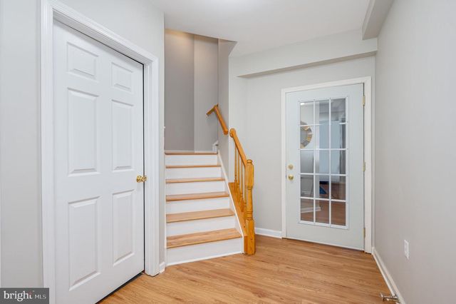 2410 DAKOTA LAKES DR, Herndon, VA 20171