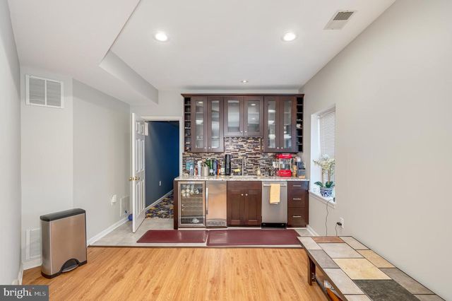 2410 DAKOTA LAKES DR, Herndon, VA 20171