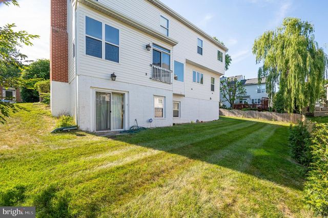 2410 DAKOTA LAKES DR, Herndon, VA 20171