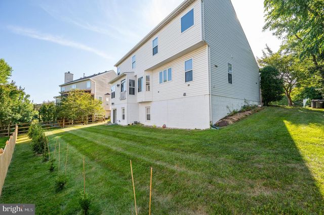 2410 DAKOTA LAKES DR, Herndon, VA 20171